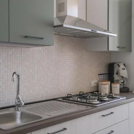 Downtown Little Square تيراسيني