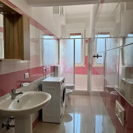 Downtown Little Square Apartment